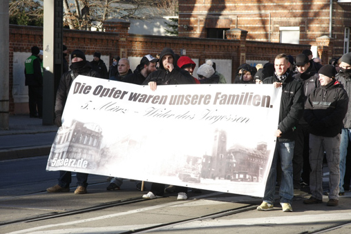 Der NSC-Block beim jährlichen Trauermarsch in Magdeburg